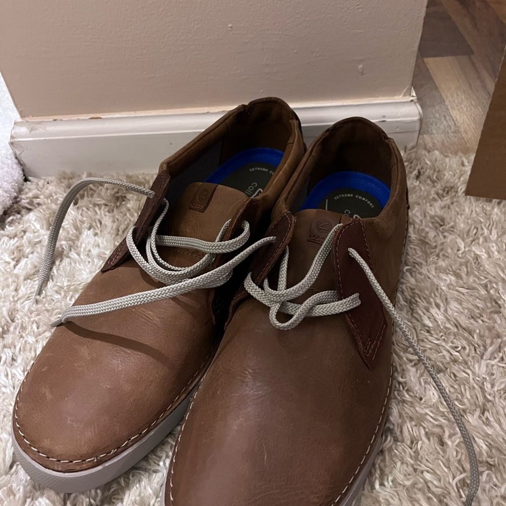 Clarks Tan Leather Oxfords
